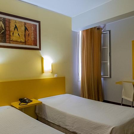 Residencial Chafariz /Queimada Hotel ฟุงชาล ภายนอก รูปภาพ