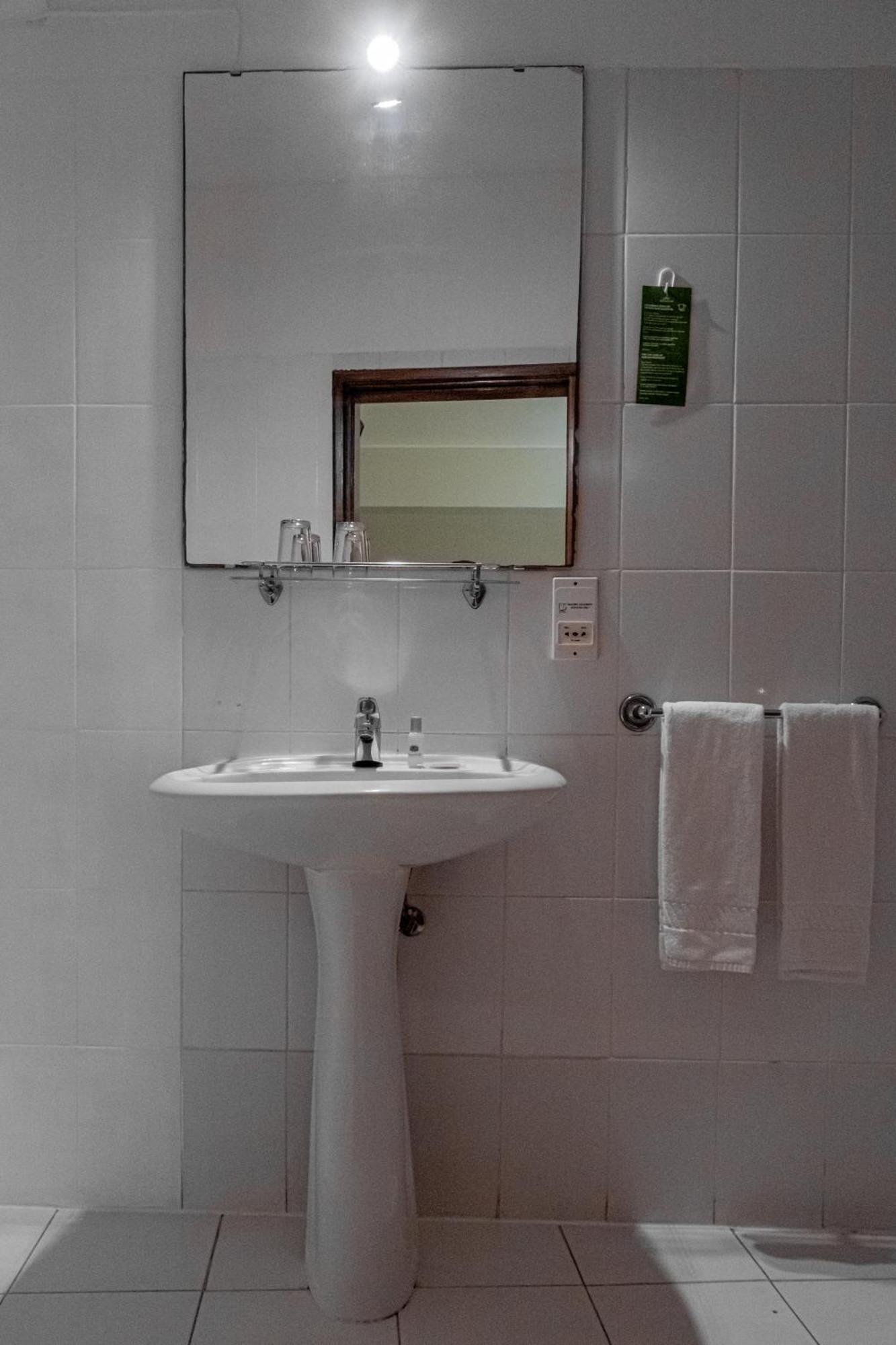 Residencial Chafariz /Queimada Hotel ฟุงชาล ภายนอก รูปภาพ