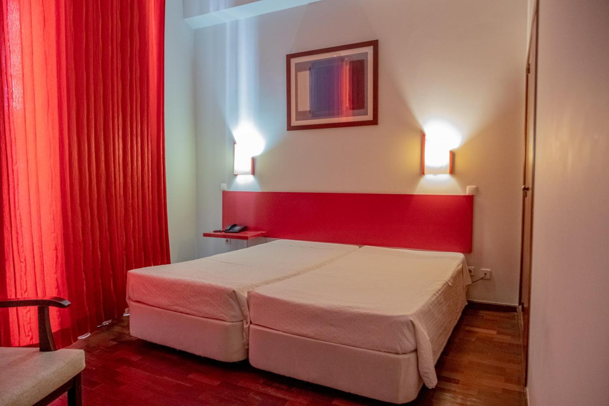 Residencial Chafariz /Queimada Hotel ฟุงชาล ภายนอก รูปภาพ