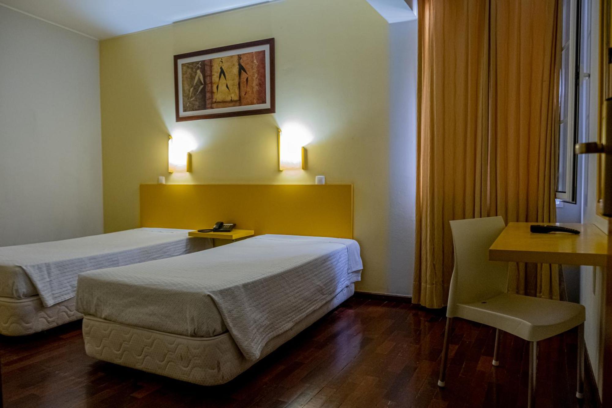Residencial Chafariz /Queimada Hotel ฟุงชาล ภายนอก รูปภาพ