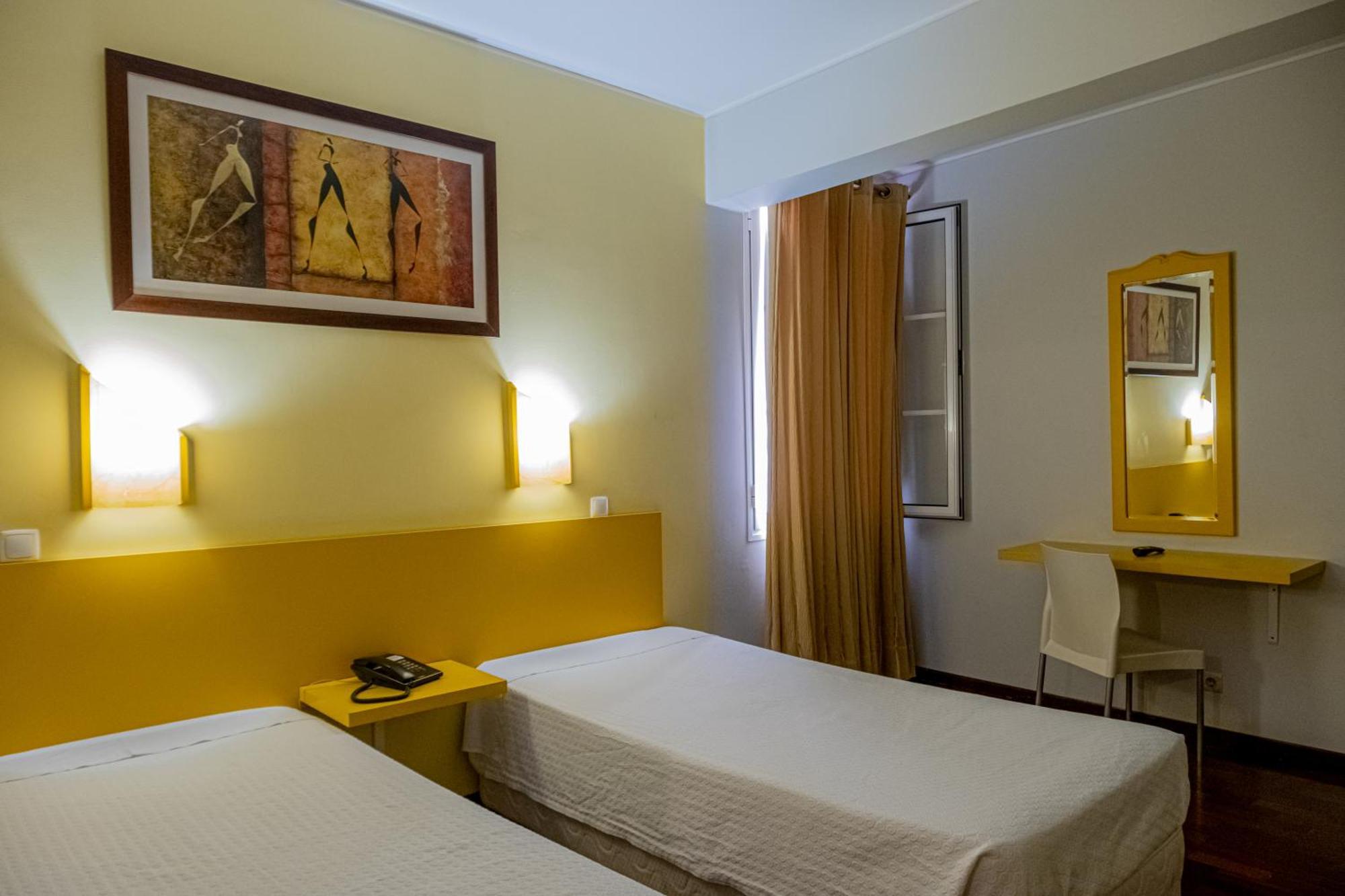 Residencial Chafariz /Queimada Hotel ฟุงชาล ภายนอก รูปภาพ