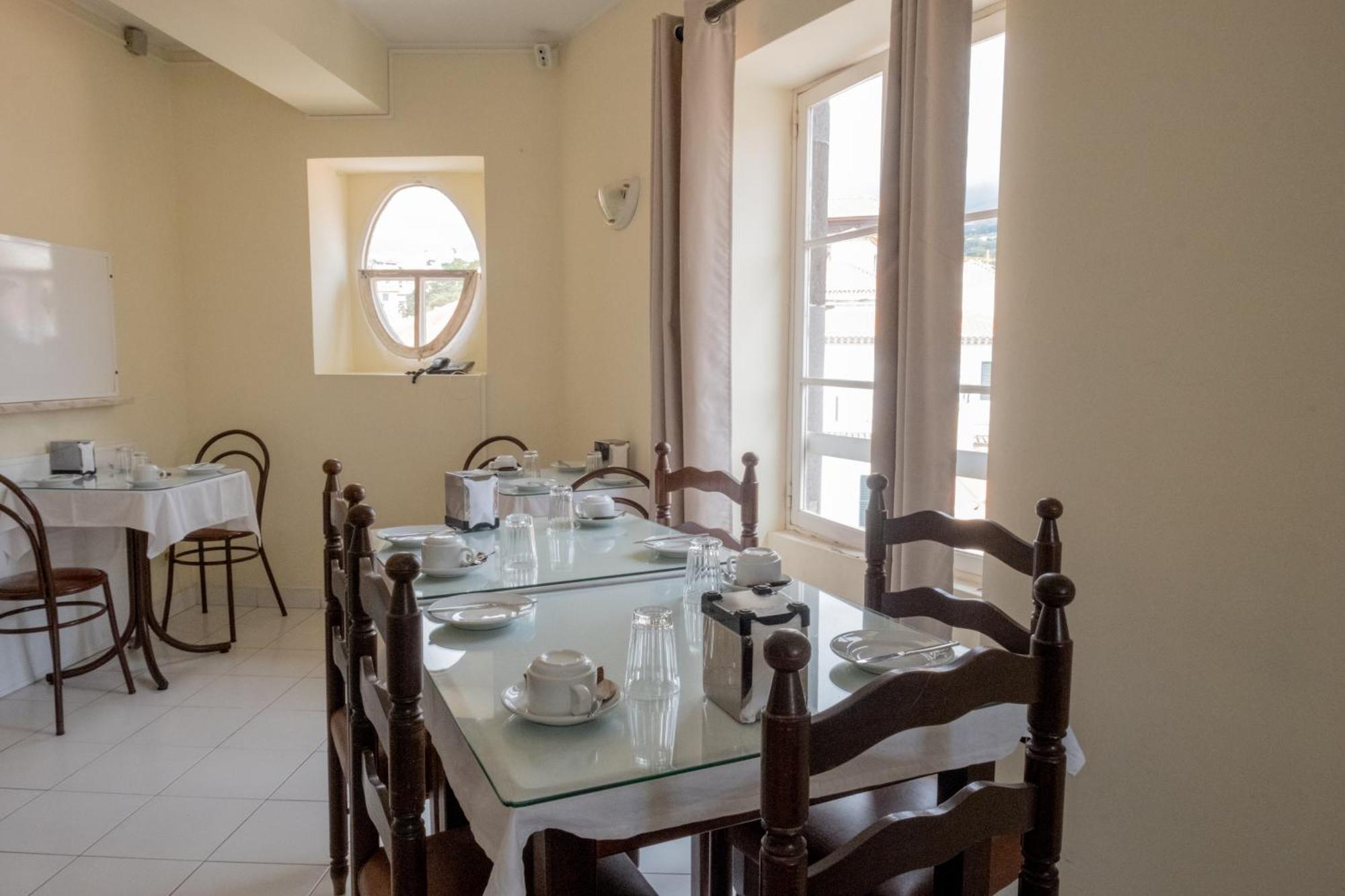 Residencial Chafariz /Queimada Hotel ฟุงชาล ภายนอก รูปภาพ